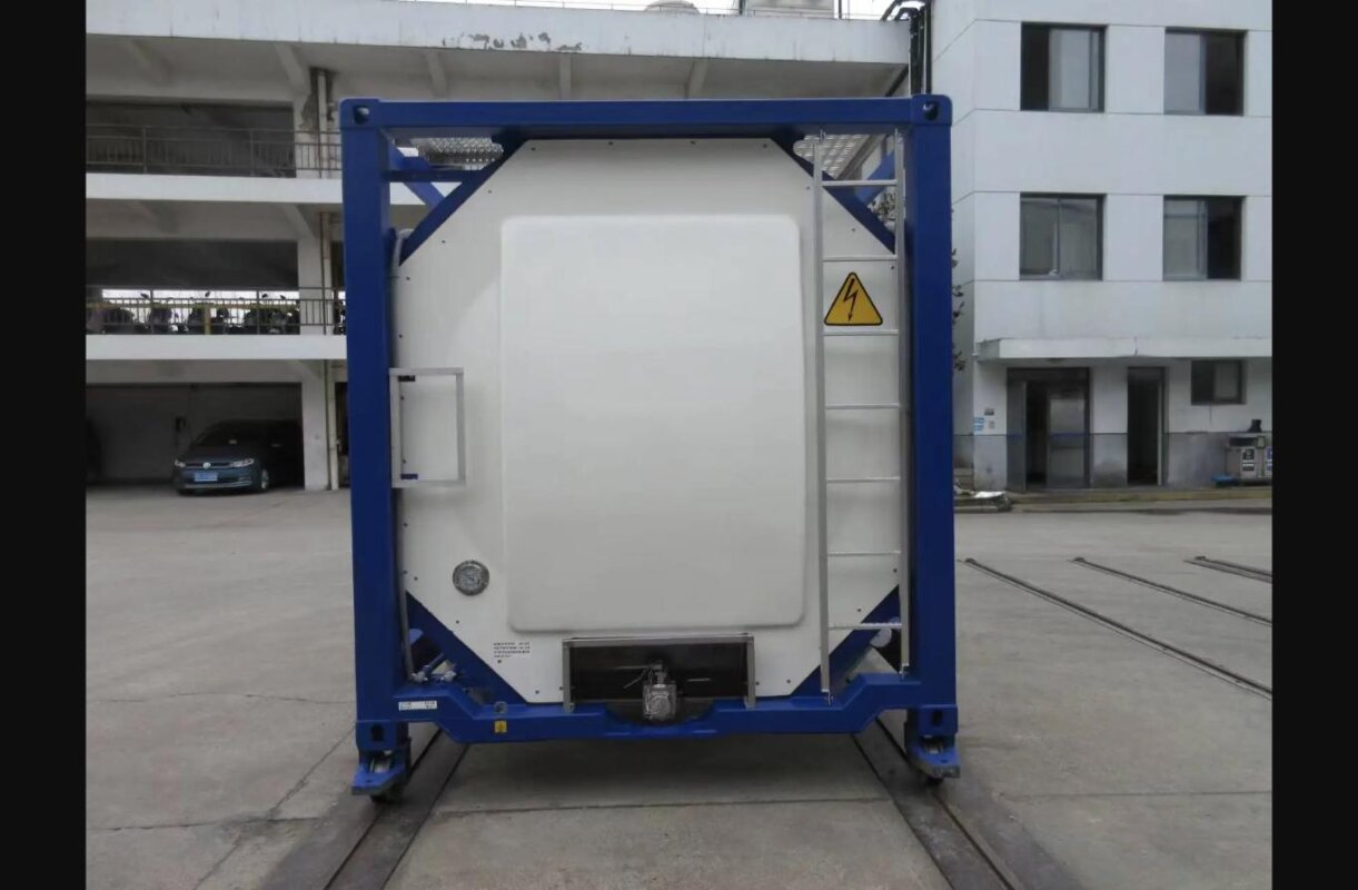 20ft T11 26KL ISO Tank Container front view - Containers Direct