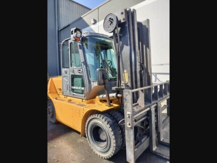 Australia Wide Container 2018 Hyundai 70D-9 forklift front quarter view with mast